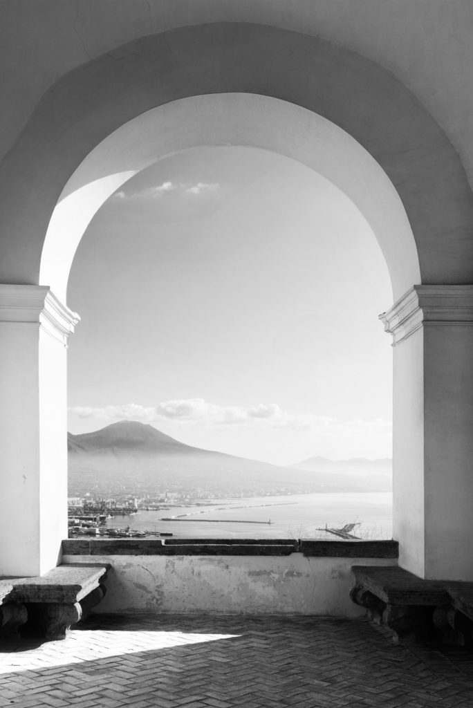 certosa di san martino, napoli il piccolo terrazzo del priore con affaccio sul porto di napoli e sul vesuvio