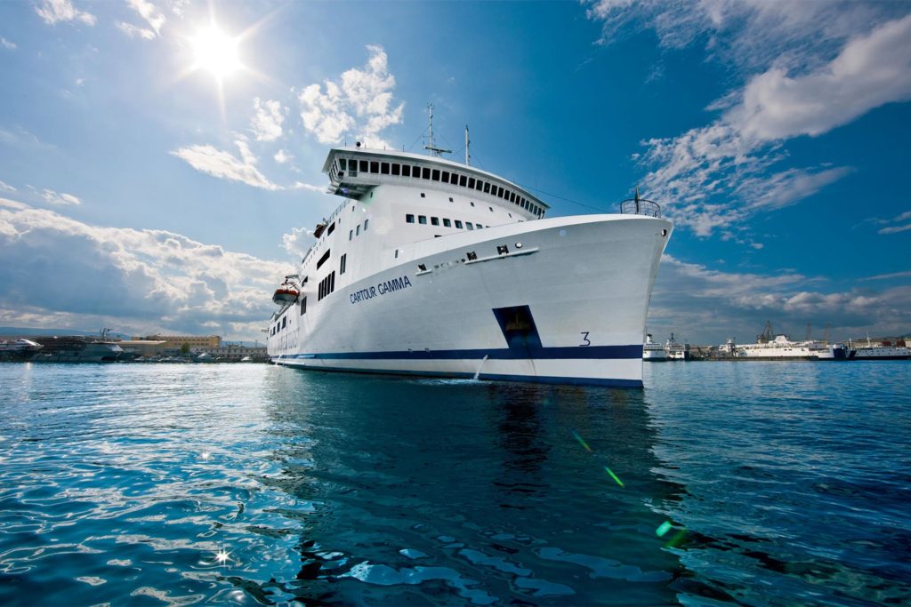 Caronte and Tourist è una compagnia di navigazione che opera nello stretto di messina e nel mar Tirreno con navi di ultima generazione a propulsione a gas