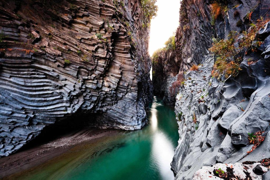 fotografia di paesaggio, fiume, vulcanico, gole, acua verde